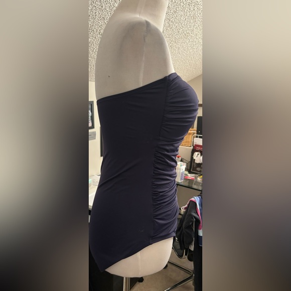 Anne Cole Twist Front Bandeaukini one piece w/Ruching Contour in Torso area. 12. - Picture 2 of 9